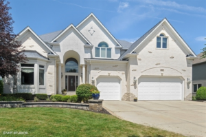 What Should Buyers Look for When Shopping for Luxury Homes in Naperville IL?
